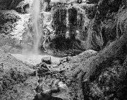 Mulltnomah Falls 15-5567 bw